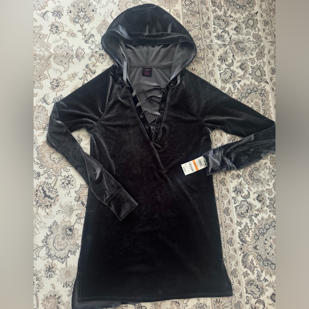 Size small women’s velour charcoal gray hooded long sleeve top NWT Material Girl
